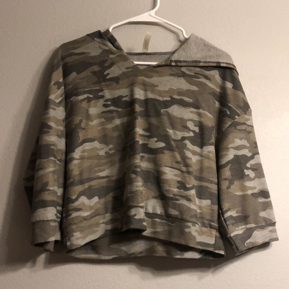 Camo crop hoodie.  Size L